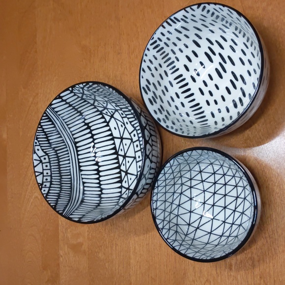 Set of three black and white nesting bowls - Picture 2 of 6